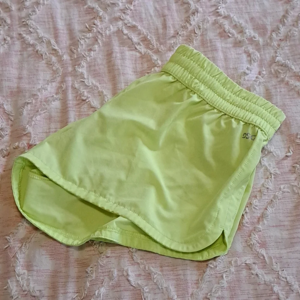 DSG RUNNING SHORTS SIZE SMALL - Picture 1 of 1